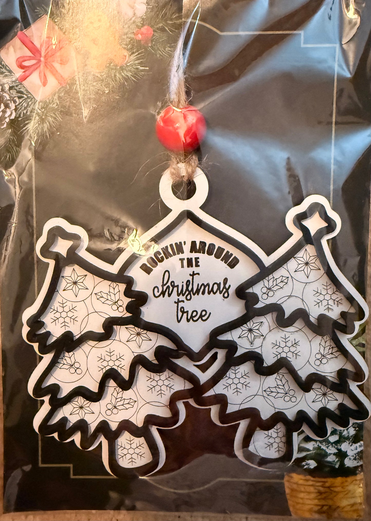Motif outline ornament